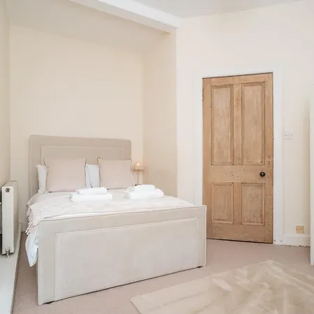 Cosy 2 Bed In - Pass The Keys Apartment Edinburgh