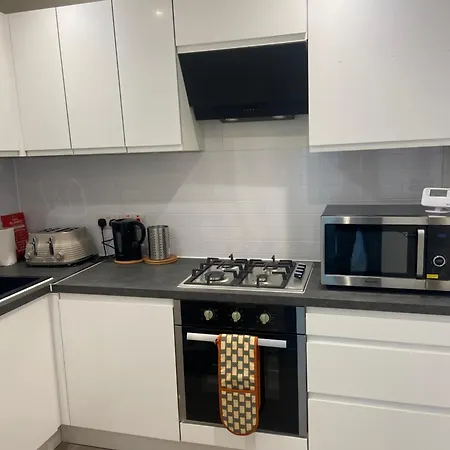 Gorgie - 2 Bedrooms No Lounge Apartment Edinburgh