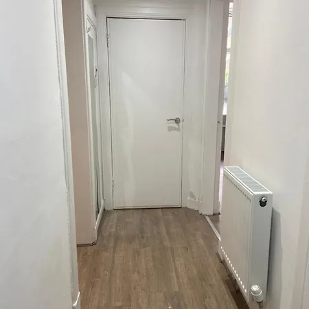 Gorgie - 2 Bedrooms No Lounge * Edinburgh