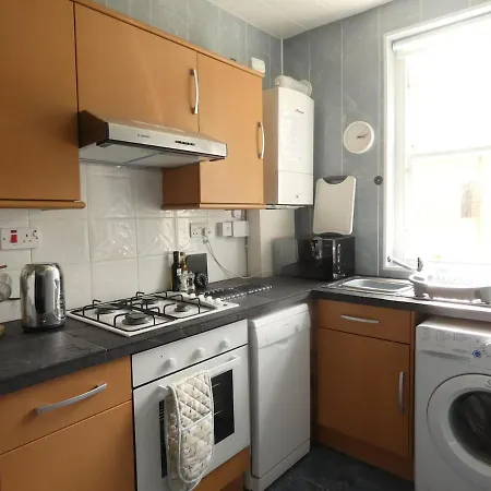 Bright 2br Gem In Old Town Location Apartment