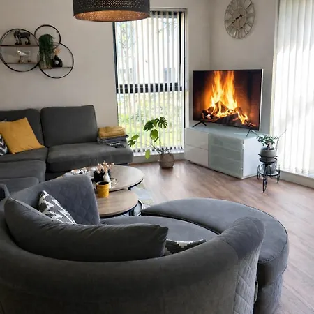 Apartment Elegant 2-bed 2-bath Flat In