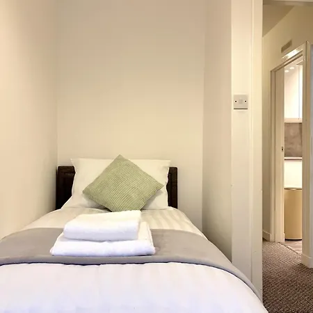 Apartment Bright 2-bed Near Haymarket - Easy Access