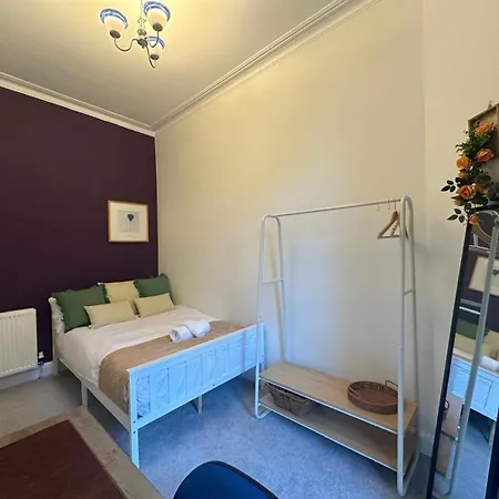 Apartment Private Entry 2-bedroom Flat