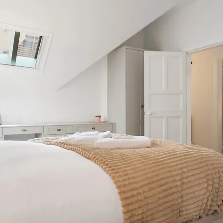 Apartment Modern Premium Penthouse Ramsay Gardens *
