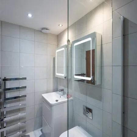Modern 2 Bed In *