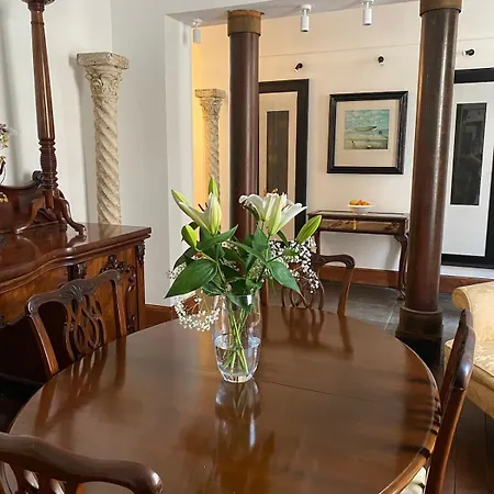 Elegant Main Door, 2 Floor Flat In Historic Leith Apartment