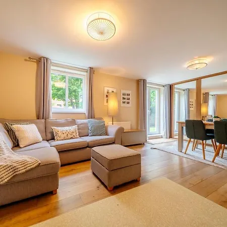 Flaxmill's Sleep 4, 2 Bedrooms, Great * Edinburg