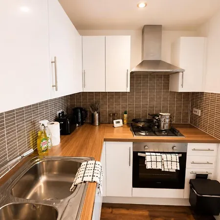 Apartment Sleeps 4 Free Parking Modernised 1 Bedroom *