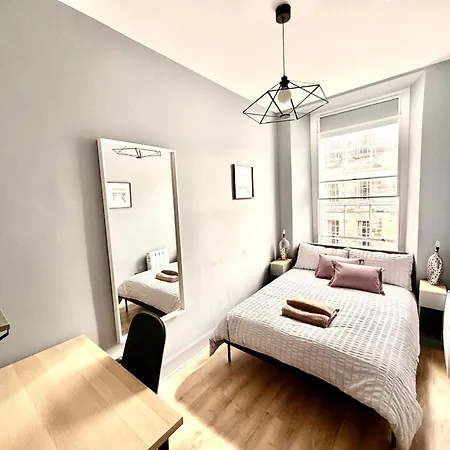 Old Town - Superfast Wifi - 3br Sleeps 7 *