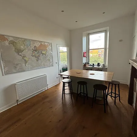 Large Duplex Flat In Leith On Leith Walk *