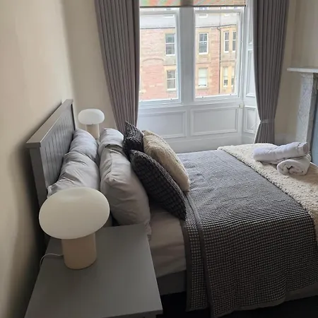 Spacious 3 Bedroom Flat On Marchmont Road Apartamento
