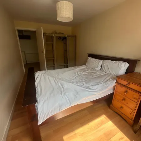 Bright 2-bed Flat In The Heart Of