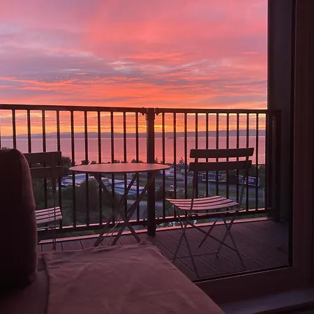 Lovely Sea View 2bdr Flat In Edinburgh
