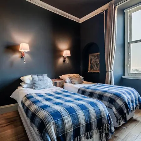 Apartment Old Town Castle Views 2-bedroom Near Castle