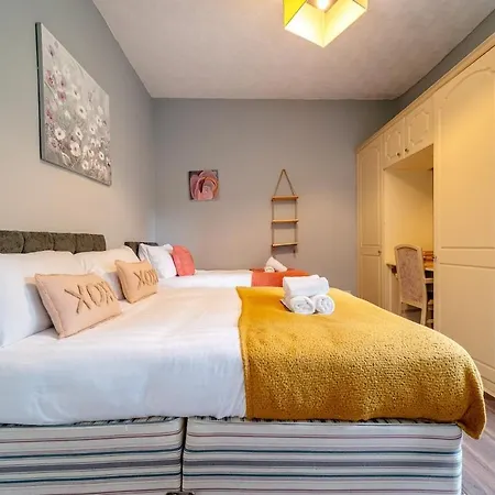 The Bonnie Bothy , Sleep 5, Cosy Stay! Edinburgh