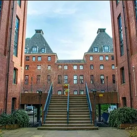 Family-friendly 3 Bed Parking 10 Min To Centre Apartment Edinburgh