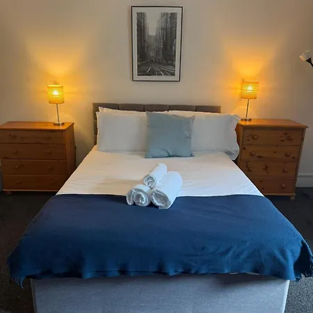 Family-friendly 3 Bed Parking 10 Min To Centre Apartment Edinburgh