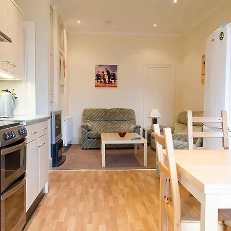 Bright Victorian 4-bed Flat Marchmont Edinburgh