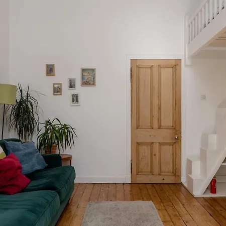 Characterful Old Town Flat By Waverley Lägenhet