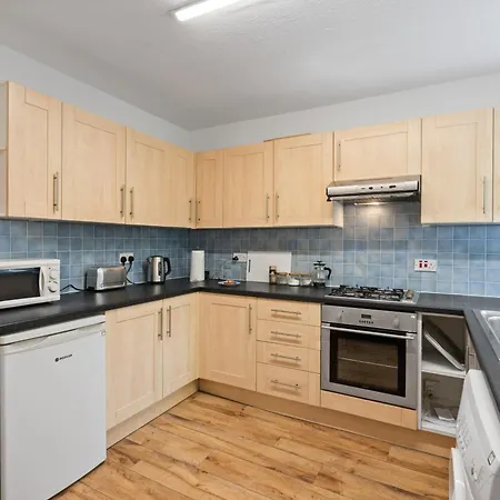 Spacious 2 Double Bedroomed With Its Own Private Garden Princes Street 10 Minute Walk * Edinburgh