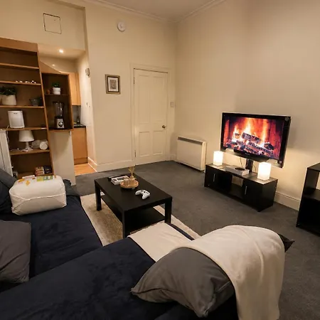 Lägenhet Warm & Spacious 2br *