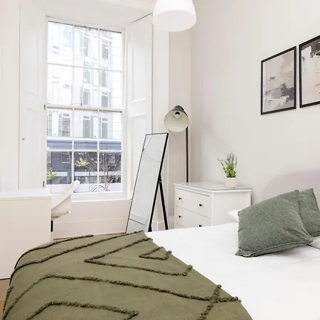 6-bedroom In The Heart Of West End Apartment *