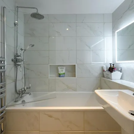 Beautiful 2-bedroom New-town Lägenhet Edinburg