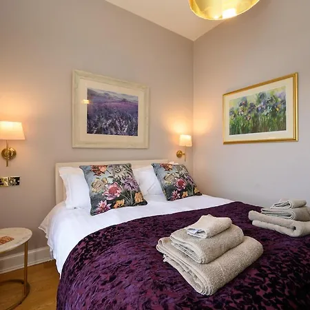 Beautiful 2-bedroom New-town Edinburg