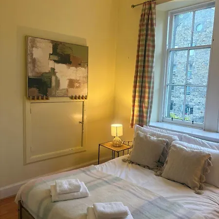 Charming Old Schoolhouse In Dean Village Apartment *