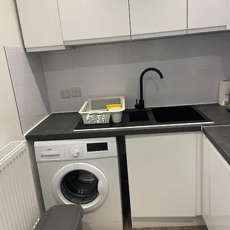 Gorgie - 2 Bedrooms No Lounge *