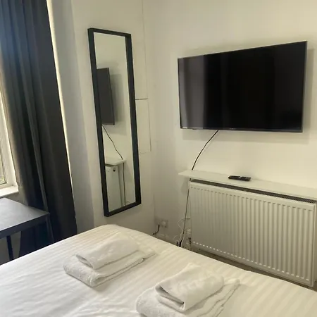 Gorgie - 2 Bedrooms No Lounge * Edinburgh