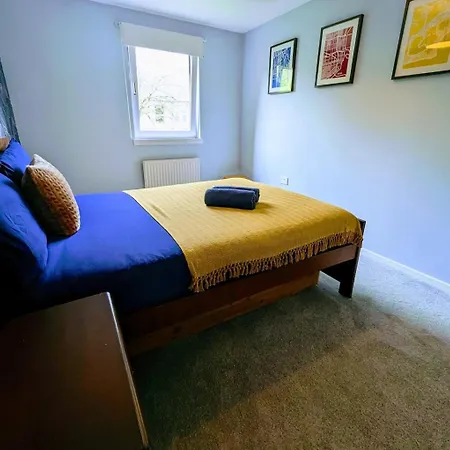 Apartment Spacious 2bd Flat Close To Centre Great Area