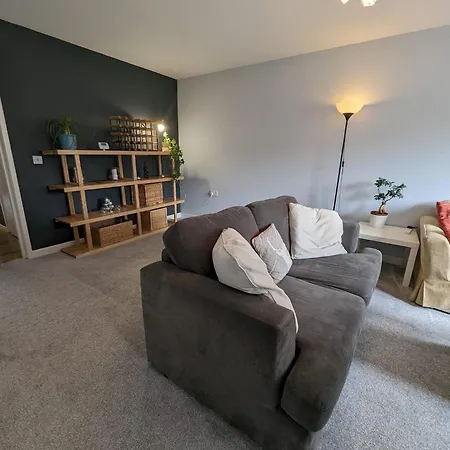 Spacious 2bd Flat Close To Centre Great Area Apartment