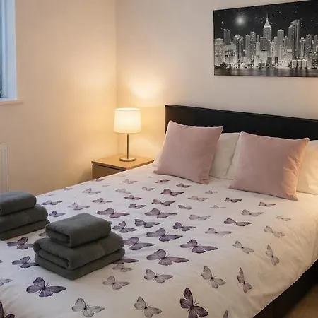 Elegant 2-bed 2-bath Flat In *