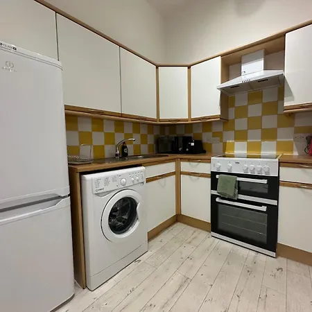Apartment Private Entry 2-bedroom Flat *