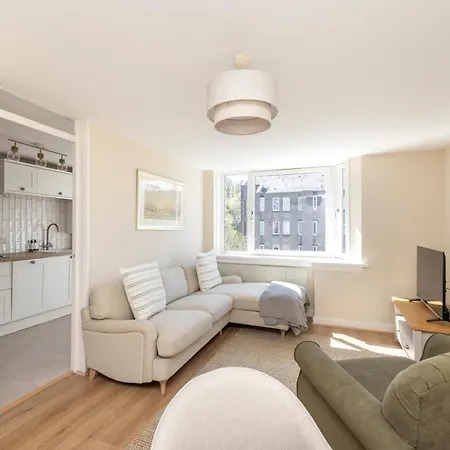 Stylish 2-bedroom In Stockbridge Edinburgh