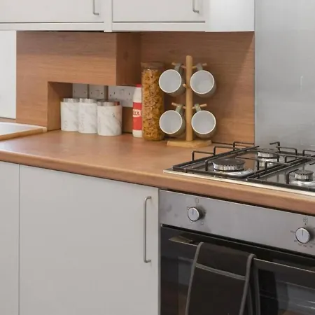 Saughton 2br Free Private Parking Near Tram Station Edinburgh