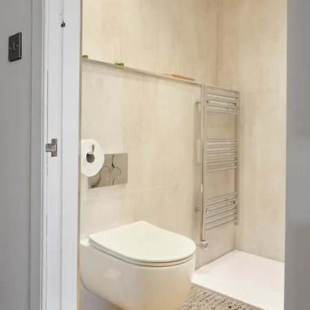 Modern Premium Penthouse Ramsay Gardens Apartment