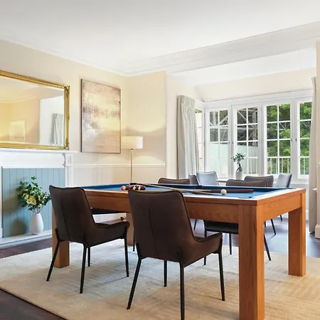 Modern Premium Penthouse Ramsay Gardens Apartment Edinburgh