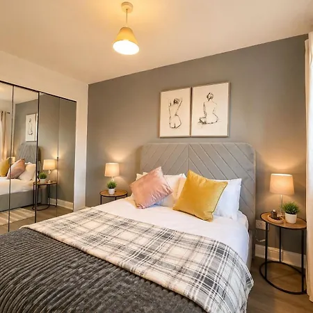 Cozy In Centre With Dedicated Parking *