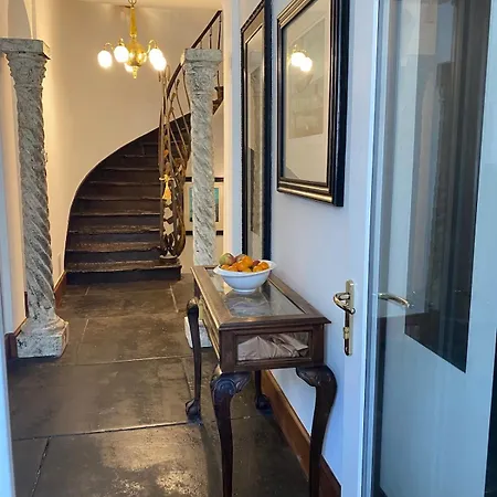 Elegant Main Door, 2 Floor Flat In Historic Leith Apartment Edinburgh