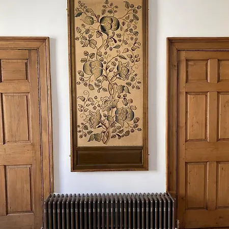 Apartment Elegant Main Door, 2 Floor Flat In Historic Leith Edinburgh