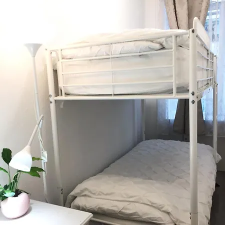 Spacious 4-bedroom Centre Apartment, Sleeps 8 *