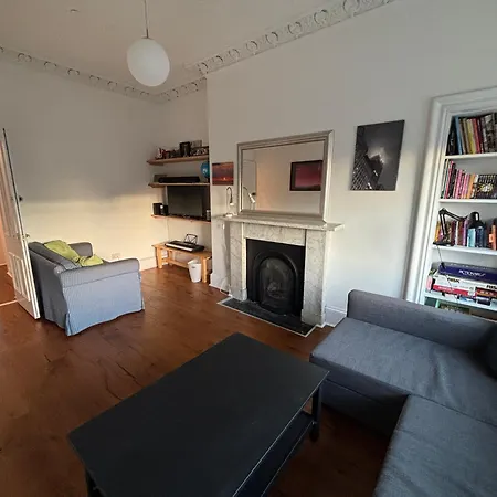 Large Duplex Flat In Leith On Leith Walk 아파트