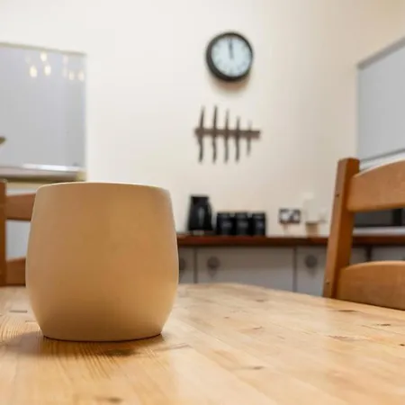 Apartment 1 Bedroom With Sleeps 3 Edinburgh
