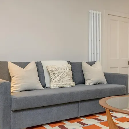 Stylish 1 Bed Near Stockbridge Apartment *