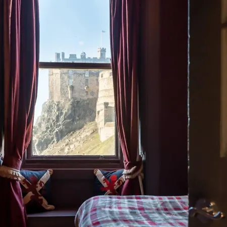 Apartment Old Town Castle Views 2-bedroom Near Castle Edinburgh