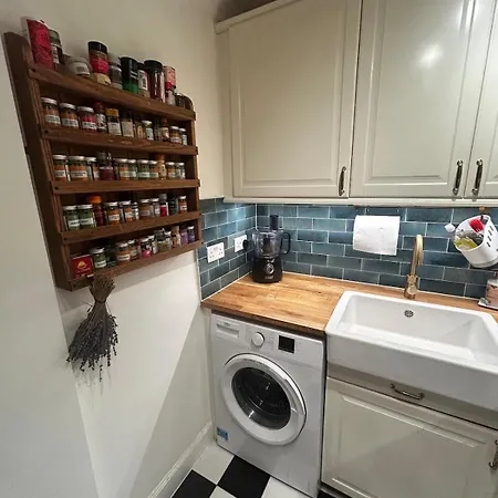 Charming Flat, Easy Access To Fringe