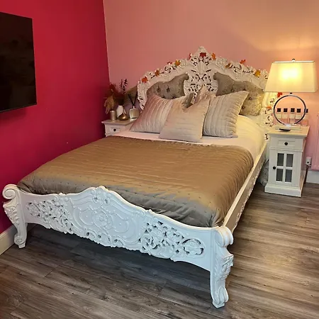Luxurious In Leith Apartment
