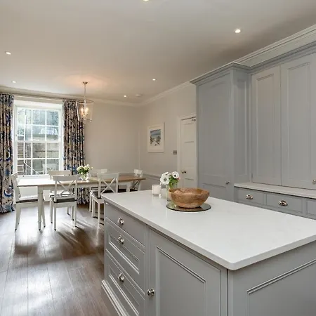 Stunning 1 Bed Flat In Beautiful Georgian New Town Edinburg